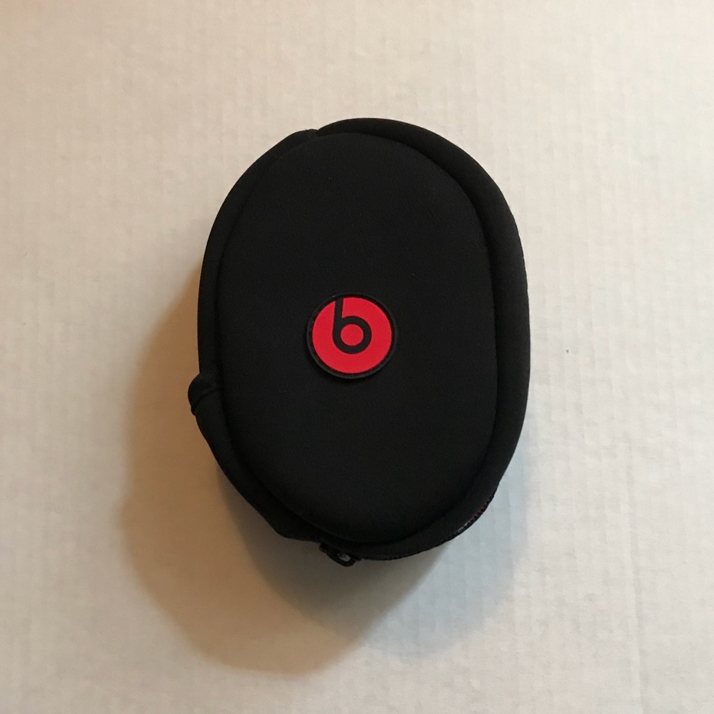 Beats Case w/ USB Cable